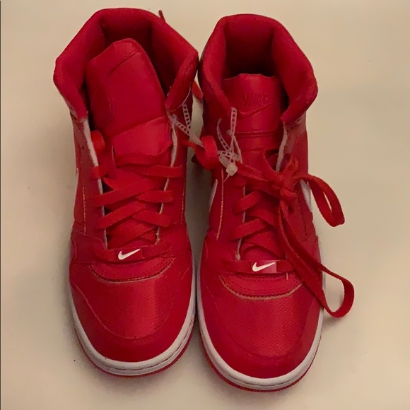 Nike - Picture 2 of 5